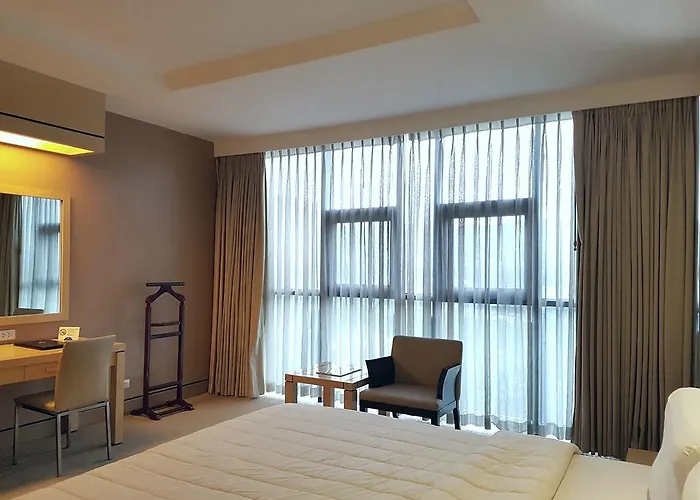 Parklane International 3* Cebu Stadt